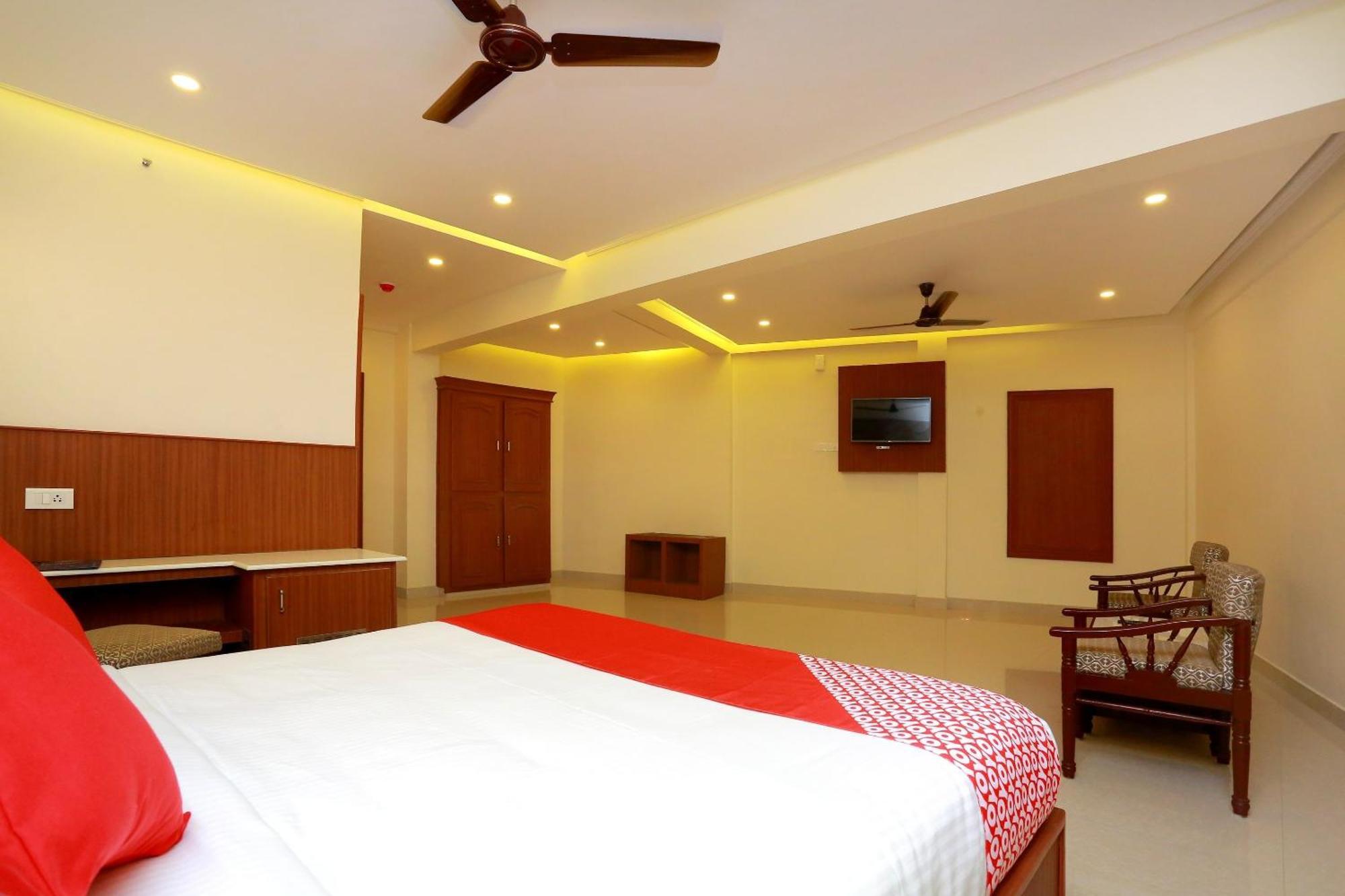 Capital O 14702 Kovilakam Residency Thrissur Bagian luar foto