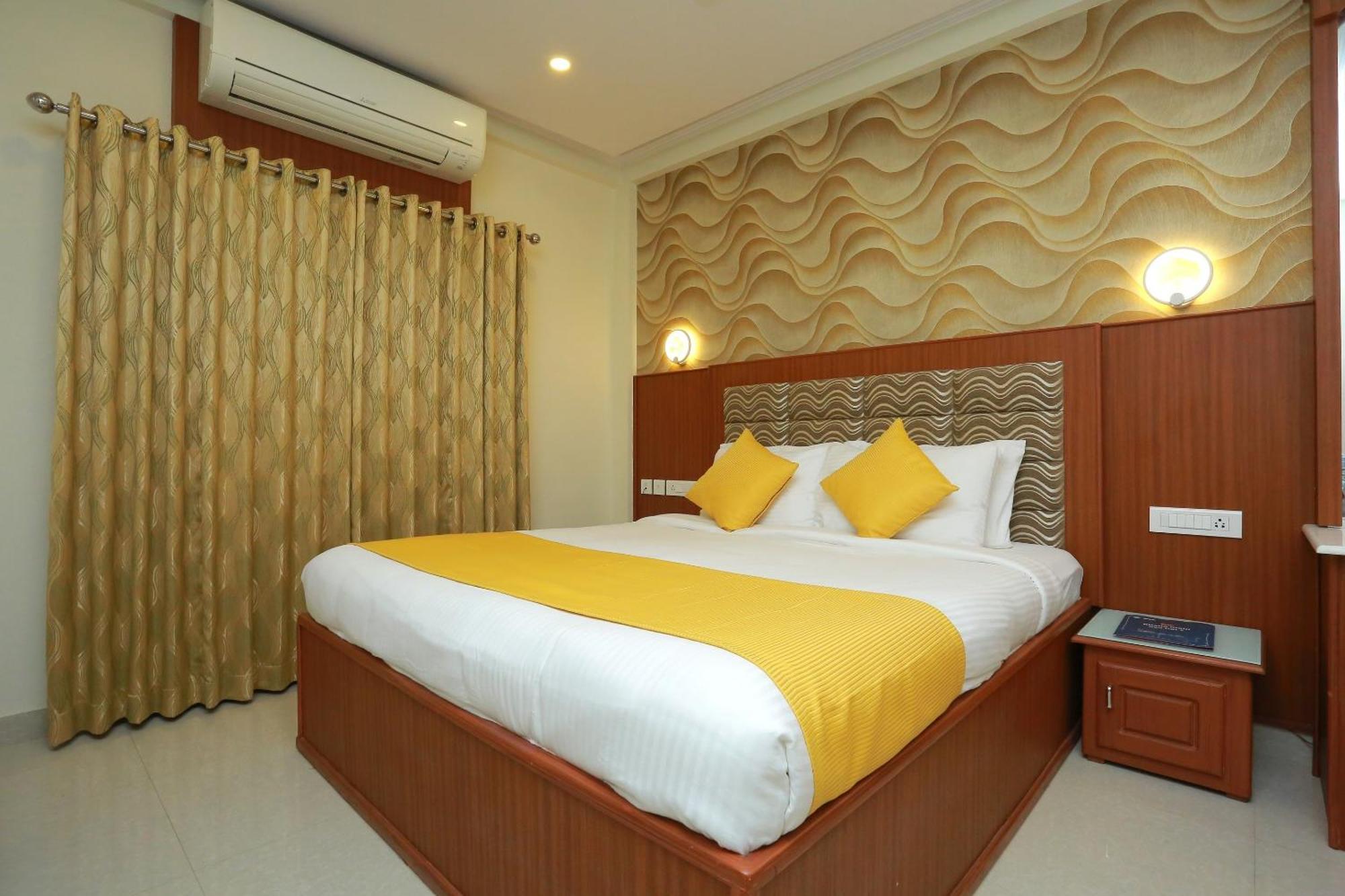 Capital O 14702 Kovilakam Residency Thrissur Bagian luar foto