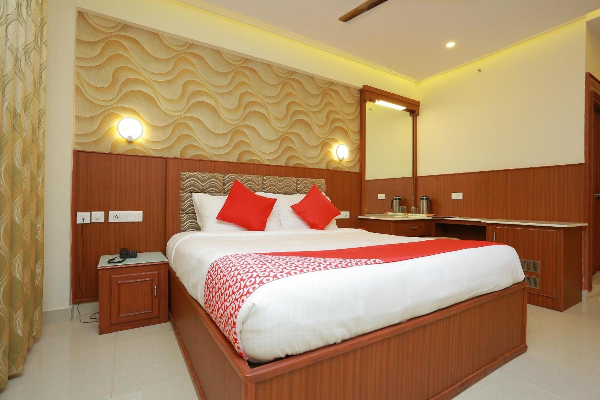 Capital O 14702 Kovilakam Residency Thrissur Bagian luar foto